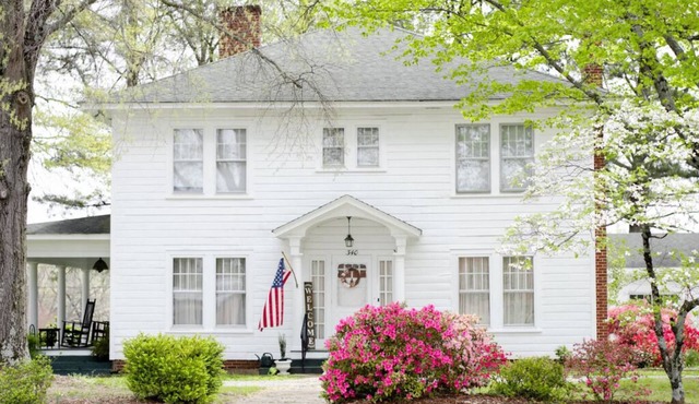 The Hunt House Bed & Breakfast: A traditional country home, away from home!