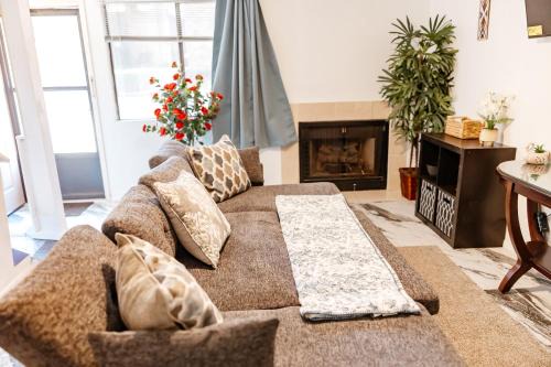 The Huntsville Nest - 2BR Near SHSU - Pool - WiFi - Free Parking