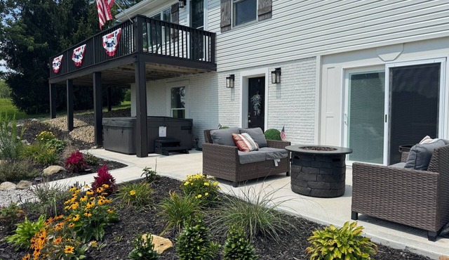 The Huron Valley FarmnNear Cedar Point Huron Hot Tub firepit, beautiful scenery
