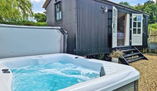 The Hut at Hole Farm