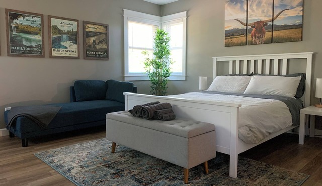 The Hyde Park Hideaway - Centrally-Located, Cozy Guesthouse - Explore ATX!