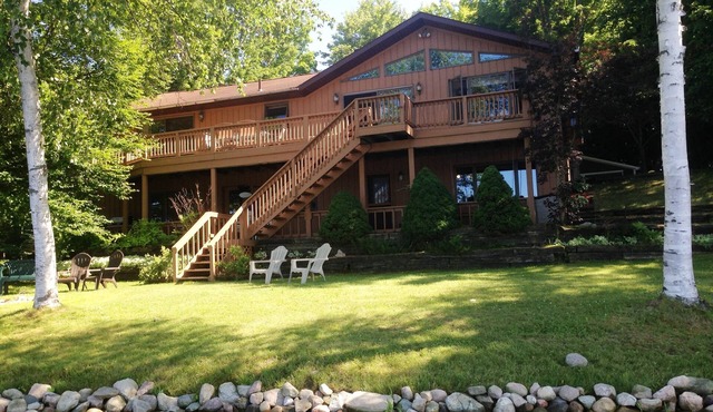 The Hydeaway at Sunrise Lake - large lakefront family vacation home, sleeps 13