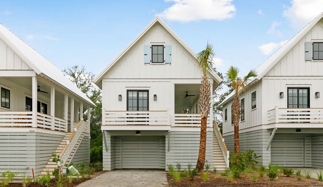 “The Ibis” (3025 Southerly Way) 2 person creekside bungalow at Kiawah River ~ Tesla Charger