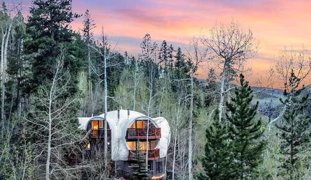 The Iconic Vail Dome! Minutes to ski lifts and all of Vail and Beaver Creek.