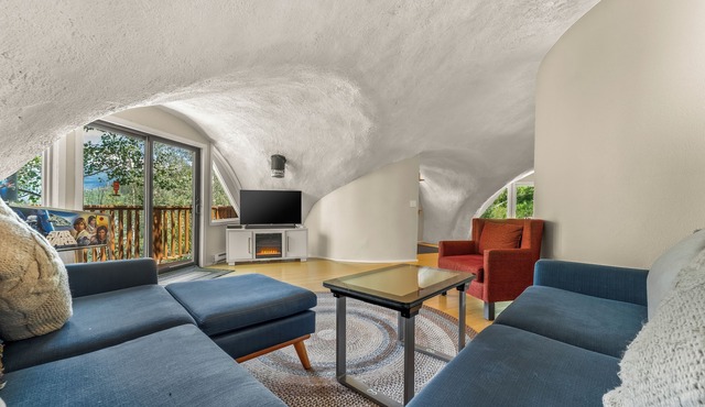 The ICONIC Vail Home with FREE SKIER Parking at Vail.