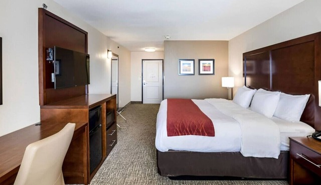 The Ideal Place to Relax & Unwind w/ Our King Room