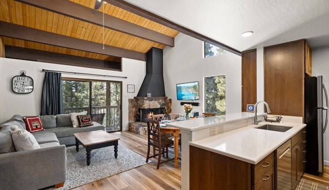 The Ideal Retreat - Tahoe, Tennis, Swimming Pool, & More