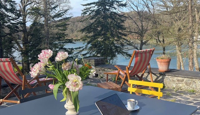 The ideal vacation home with sea and river views. 10mn from beaches 5mn from Morlaix.
