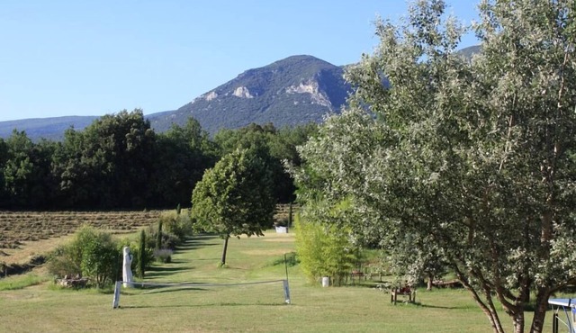The Iguana gites at the foot of Colorado Provençal