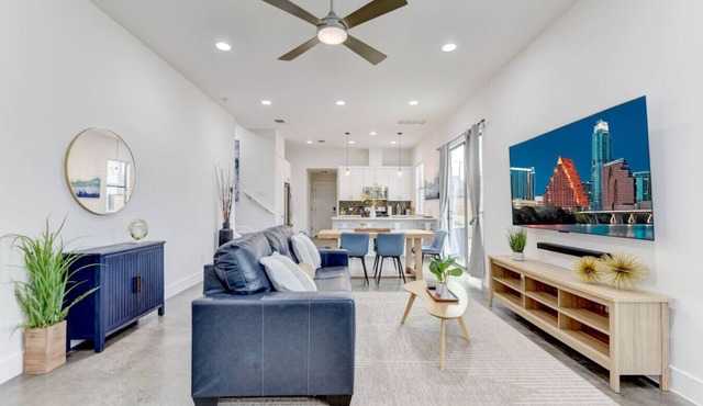 The Indigo on 4th | Near Downtown | Austin Hotspots