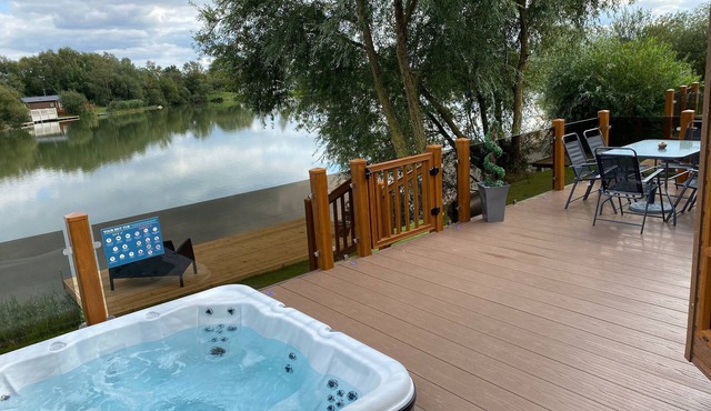The Indulgence Lakeside Lodge is prime location with private fishing peg, sunken hot tub on Osprey