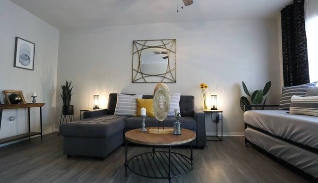 The Industrial at Oaks | Full Kitchen Near I75
