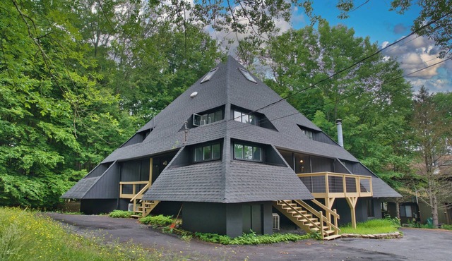The infamous Pocono Pyramid nFeatured on HGTV Ugliest House In America!