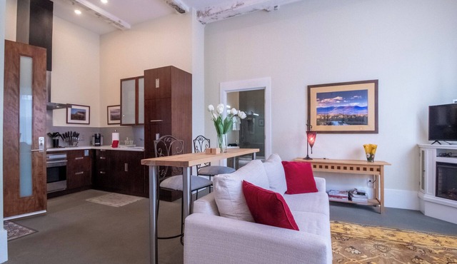 The Inn 81 North-Suite 1