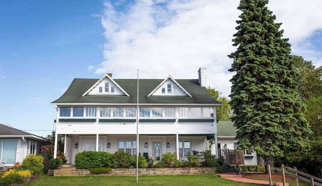 The Inn at Beulah Beach on Crystal Lake