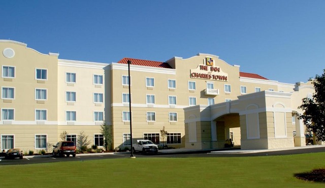 The Inn at Charles Town/Hollywood Casino