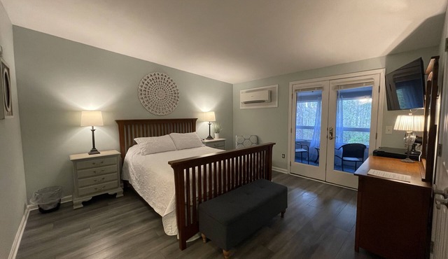 The Inn at Dirickson Creek - Room Three