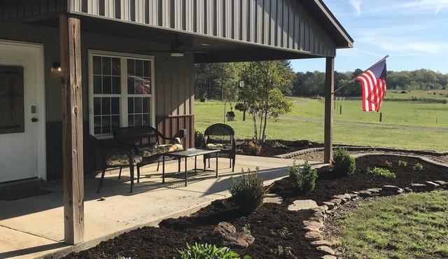 The Inn at Pearce Point-a peaceful farm retreat conveniently to Henderson