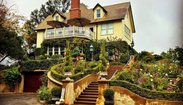 The Inn on Knowles Hill