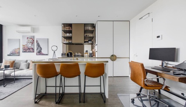 The Inner Circle Serene Balcony Abode on Cambridge