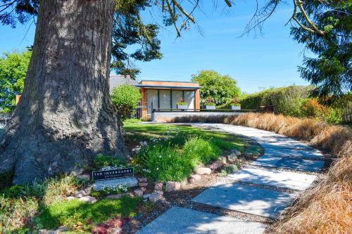 The Invergarry - Royal Deeside Luxury 5 star Couples Retreat with Hot Tub, Aboyne