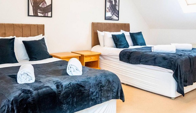 The Ipswich Group Retreat: 4BR 3BATH Ample Parking