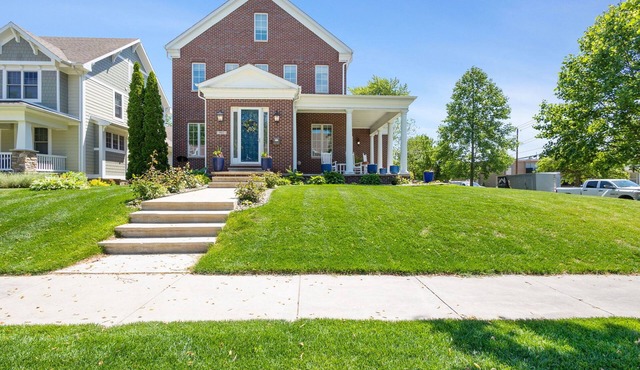 The Irish Grand | 4BR Home | 0.5 Mi to Campus | Sleeps 20