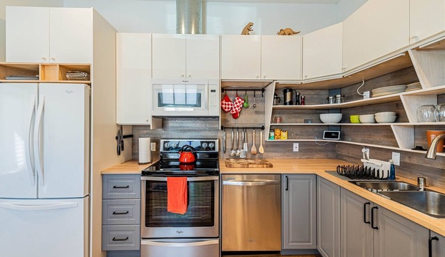 The Iron Loft In Downtown | 2 Bed, 1 Bath