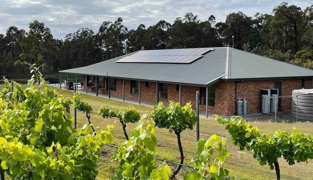 The Ironstone Lodge vineyard 6Bed with ensuites large group retreat