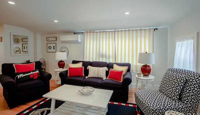 The Island Collection MV: Charming Cottage Located In Heart Of Oak Bluffs