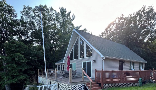The Island House, 4 Bedrooms, Great View, Dock for your boat and privacy!