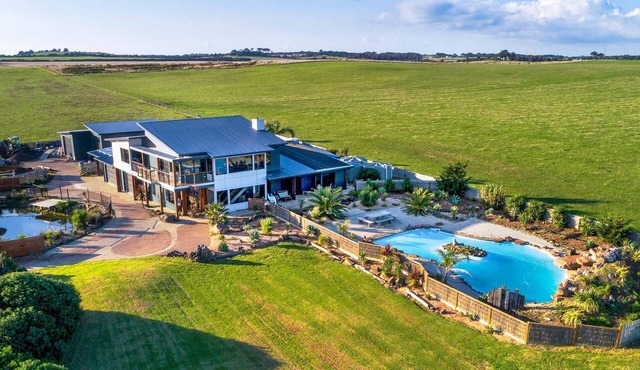 The Islander - sleeps 20