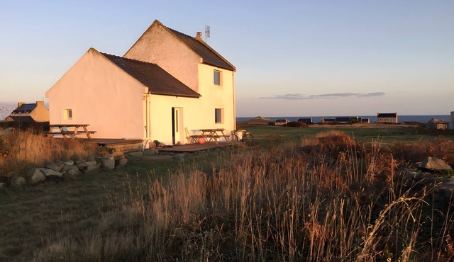 The Island’s Former Gonio Station: Panoramic Sea Views and Cozy Comfort