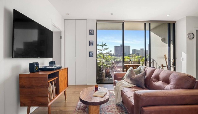 The Italian Library: Amazing Views + Free Parking!