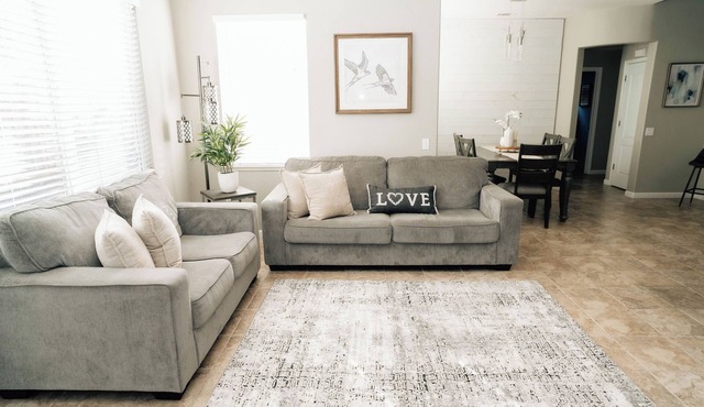 The Ivory House - Spacious Modern Home