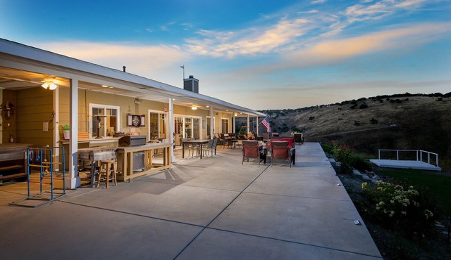 The J's Nest is a Country Delight!