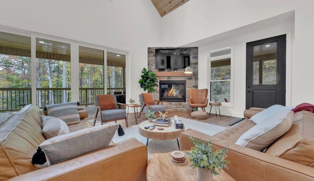 The Jack | Luxurious Whiskey Cabin