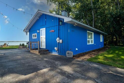 The Jackson Cottage on Grass Lake Waterfront 2 1 Nautical Cottage with Hot Tub Firepit & Year-Round Fun