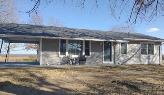 The Jadwin House LLC, Located in Jadwin, Missouri, sleeps 14 guests.