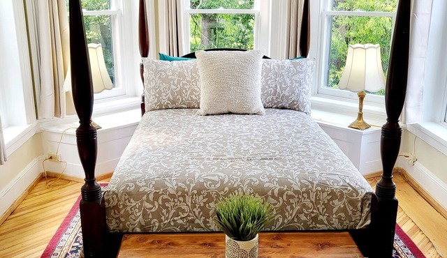 The Jarboe Suite on historic Manor House grounds!