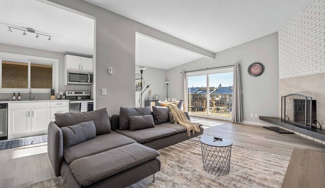 The Jasper - Modern & Spacious!