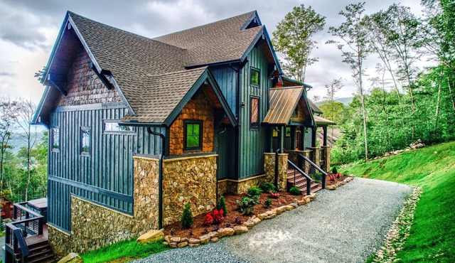 The JEM Mine at Eagles Nest: Views, Hot Tub, Ping Pong, Foosball, 3 Fireplaces!