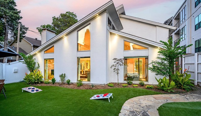 The Jewel-Modern Retreat, Hot Tub, Night Life