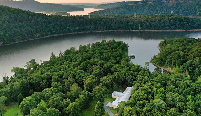 The "Jewel of the Nile" on Greers Ferry Lake