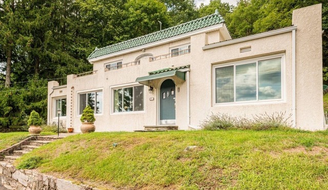 The Jeweler's Villa, HOT TUB!