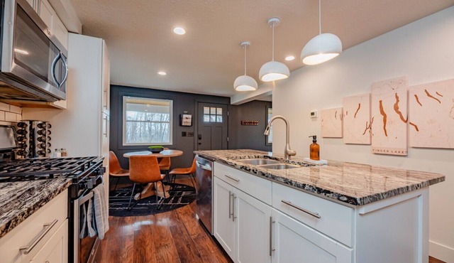 The Johnson Chalet in Bristol/Canandaigua*HOT TUB*