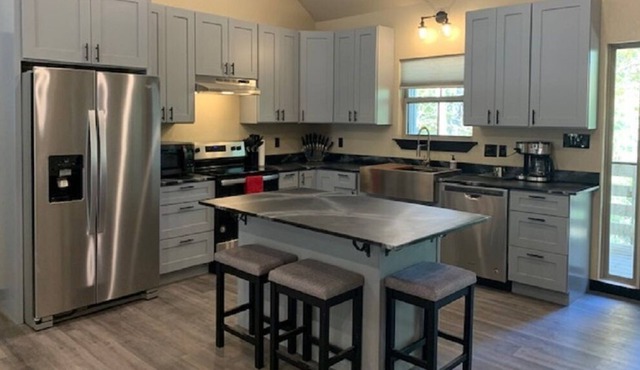 --~THE JOINT: On Smokey Lane~--3/2 on 2A, Sleeps 8