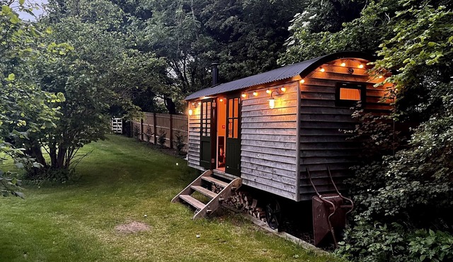 The Jolly Potter Luxury Equipped Shepherd's Hut