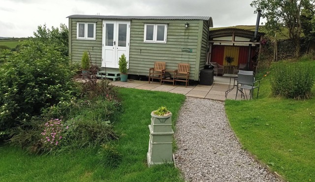 THE JOURNEYMAN LUXURY SHEPHERDS HUT, pet friendly in Barnoldswick