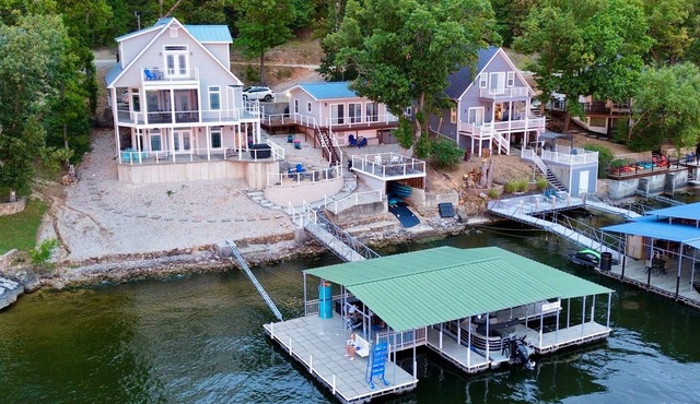 The Jozarks Family Lake Getaway with Breathtaking Views